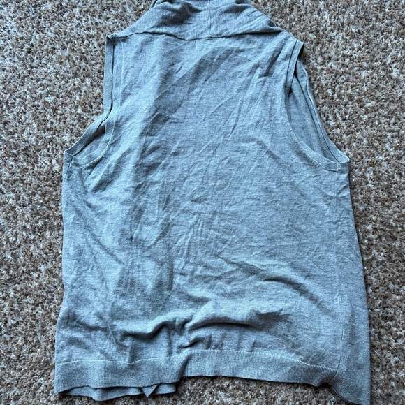 NWT Banana Republic Sleeveless Cardigan Open Front Size Small Gray - Picture 2 of 5